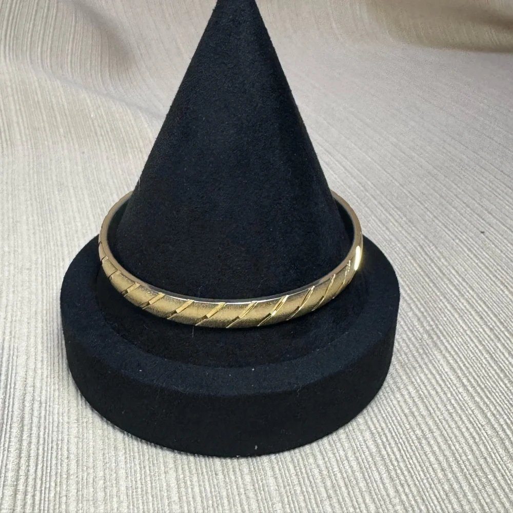 Monet Gold Brushed Bangle Bracelet With Diagonal Gold Tone Accents - Size 7.75 - Picture 1 of 2